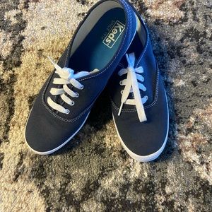 Keds Navy Blue Lace Up Sneaker Size 9 EUC Worn Once